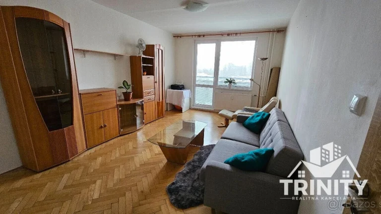 Na prenájom 2-izbový byt s balkónom v Nových Zámkoch