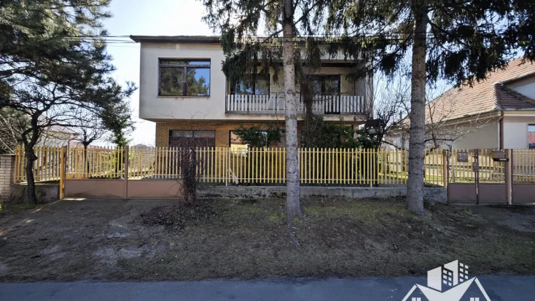 Na predaj 5-izbový rodinný dom s garážou v obci Mojzesovo -