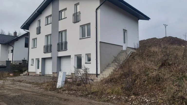 Prenájom:Nový rodinný dom v meste Čadca(238-D)
