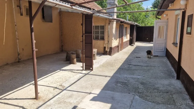 REALFINN EXKLUZÍVNE PREDAJ - 3 IZBOVÝ DOM, NOVÉ ZÁMKY
