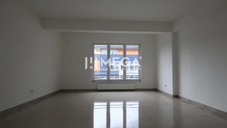 PRENÁJOM obchodného priestoru v centre mesta Humenné - 44 m2