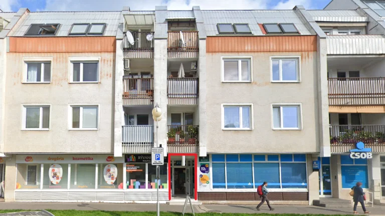 Obchodný alebo kancelársky priestor 28 m² Pezinok