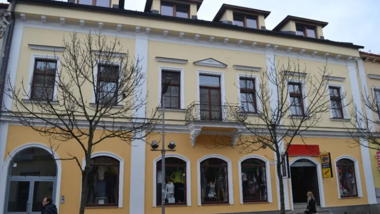 Polyfunkčná budova v centre s parkovaním - ul. Národná
