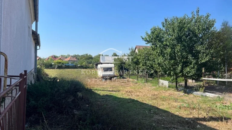 Na predaj pozemok v zastavanej časti obce Okoličná na Ostrov