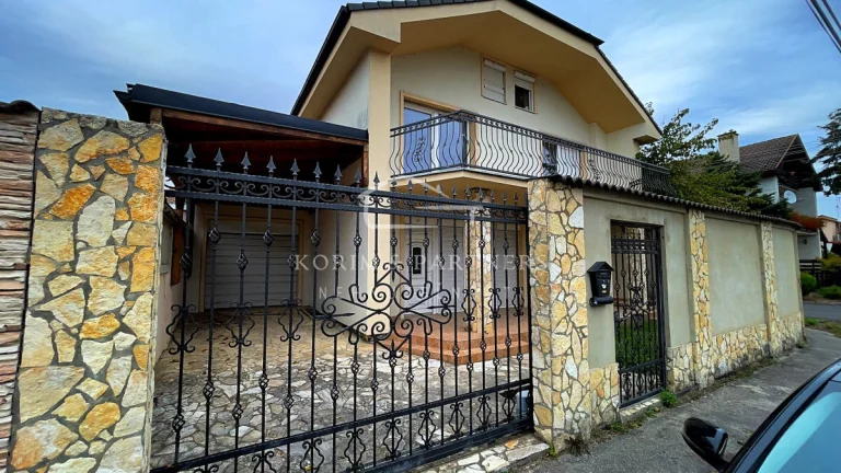 NOVÁ CENA Nadštandardný rodinný dom so začatou rekonštru