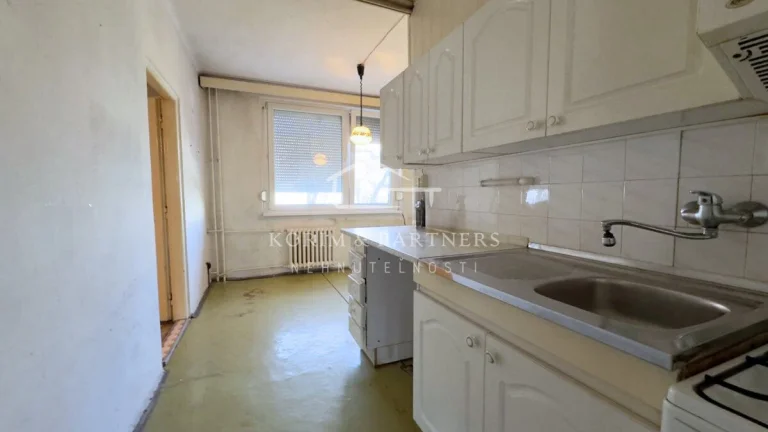 Veľký 82 m2 trojizbový byt na IV. sídlisku v Komárne