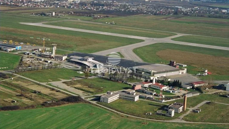 Investičný pozemok s rozlohou takmer 13000 m2 pri letisku
