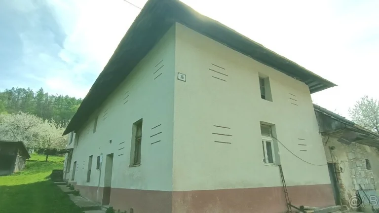 Pozemok-Hrádok – Dolina s celkovou výmerou 9.365m2 a RD
