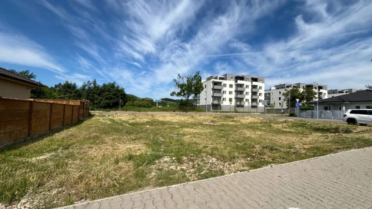 RADO | Na predaj stavebný pozemok,Trenčín - Záblatie, ul. Ha
