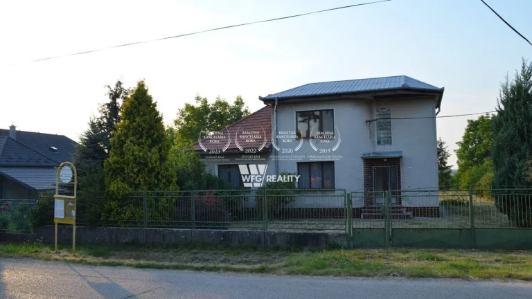 Na predaj rodinný dom s veľkou záhradou v obci Radava v okre