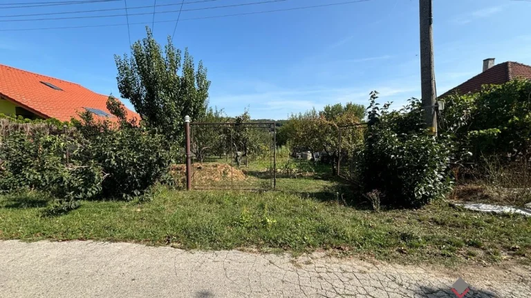 Pekný stavebný pozemok Klížske Hradište