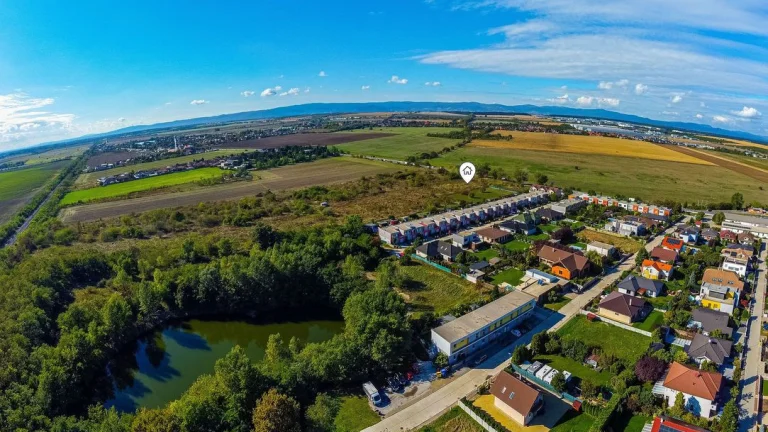 Výborná cena Investičný stavebný pozemok Senec, 817 m2