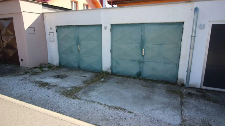 Priestranná dvojgaráž s pivnicou – ideálne riešenie pre park