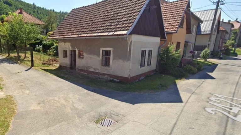 Stavebný pozemok s pôvodnou stavbou domu