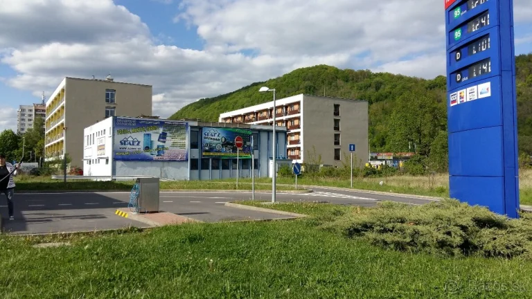 Predaj 2 podlažný objekt s parkovaním v B.B.