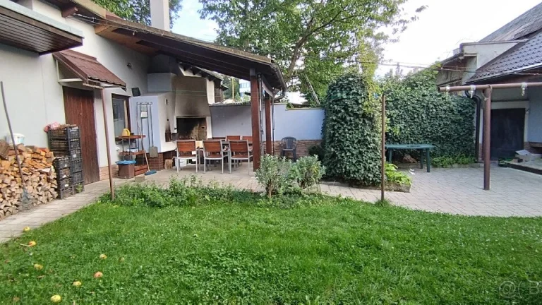 Veľký dvojpodlažný rodinný dom Vrútky