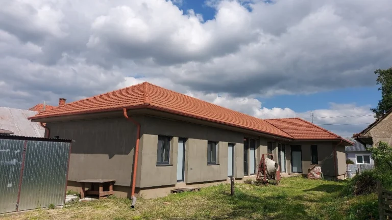 Dom s pozemkami Nová Ves Nad Žitavou