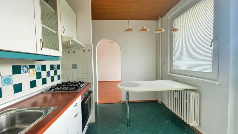 3-izb.byt Dúbravka 7/13, 70m2+4m2 lodžia čiast.rek., prázdny