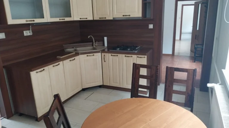 Prízemný byt v rodinnom dome s malo zahradou
