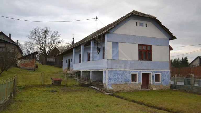 Pôvodný gazdovský dom s verandou- Okrúhle