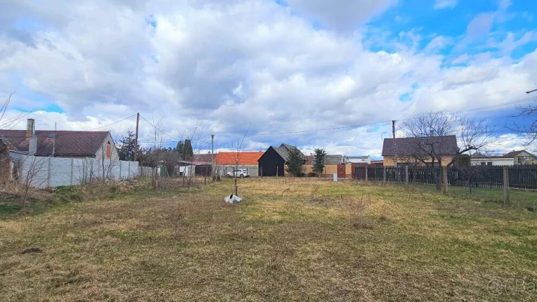 PNORF – stavebný pozemok, 1043 m2, Záhradná ul., Gajary