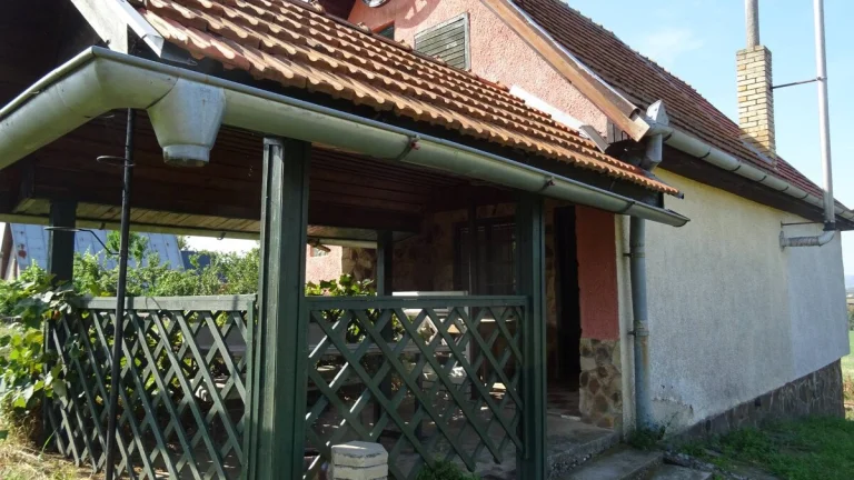 2 - izbová murovaná chata s vinicou, Viničky, Trebišov - oko