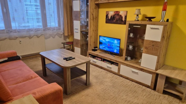 Prenájom - 1,5 izbový byt v Košiciach - Terasa, Hronská ul.