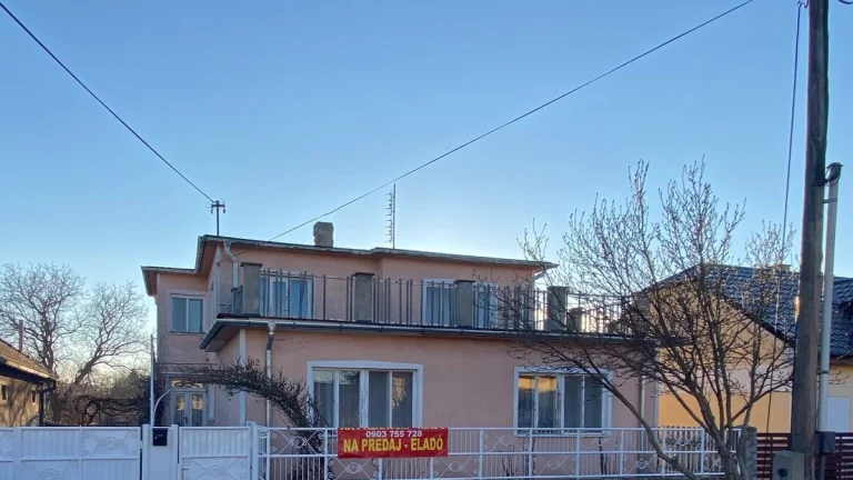 poschodovy rodinny dom v obci Nyrovce pri Sturove