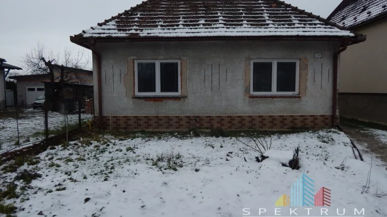 SPEKTRUM REALITY- Na Predaj 4- izbový rodinný dom s pozemkom