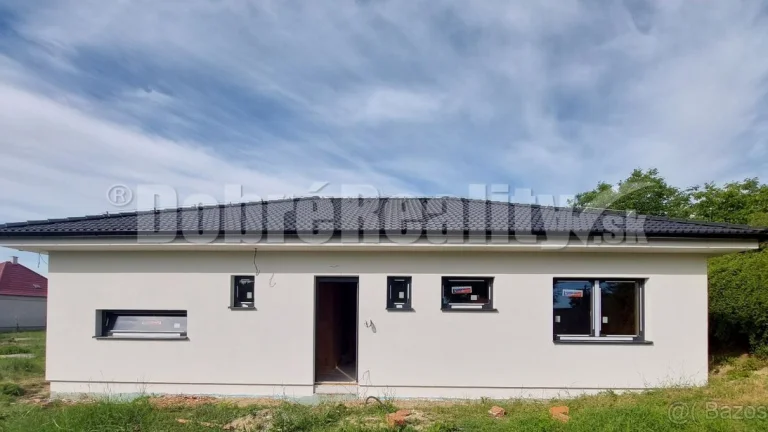 Novostavba rodinného domu - bungalov, na predaj v obci Semer