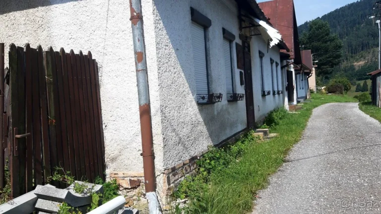 4 IZBOVÝ RODINNÝ DOM, SMOLNÍK, OKRES GELNICA