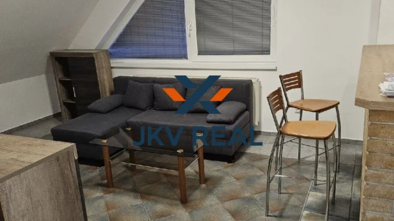 Prenájom 2 izbového podkrovného bytu