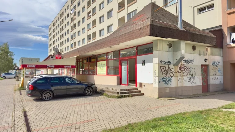 NA PRENÁJOM - priestory vhodné pre obchod alebo služby