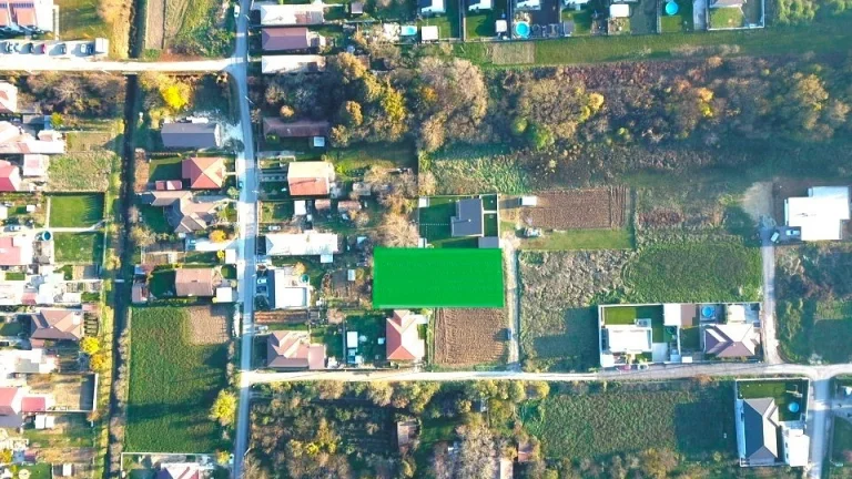 Stavebný pozemok - 10 km od mesta Nitra