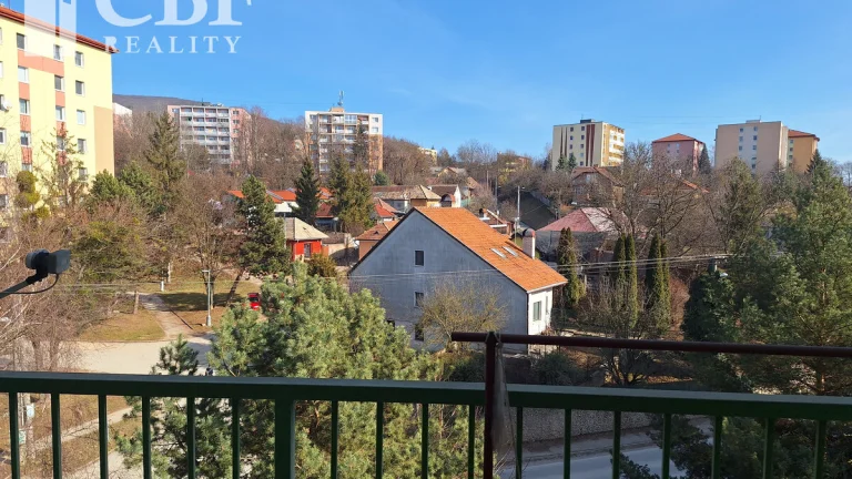 1-IZBOVÝ BYT S DVOMA BALKÓNMI V CENTRE MESTA ROŽŇAVA