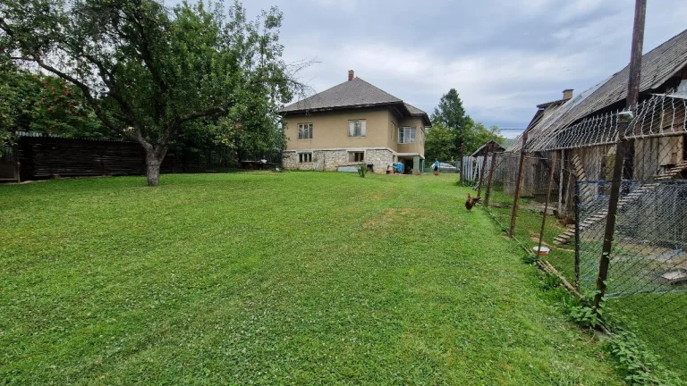 Rodinný dom Vlachovo - s veľkým pozemkom