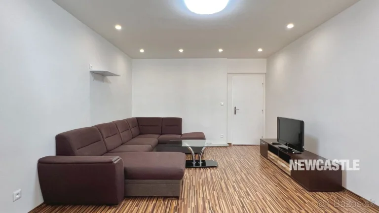 NEWCASTLE⏐PRENÁJOM 3 izbový byt s balkónom (80m2)