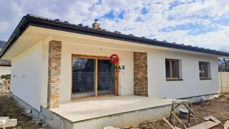VILLA PARK HUMENNÉ – MODERNÉ BUNGALOVY S NADŠTANDARDNÝM PREV