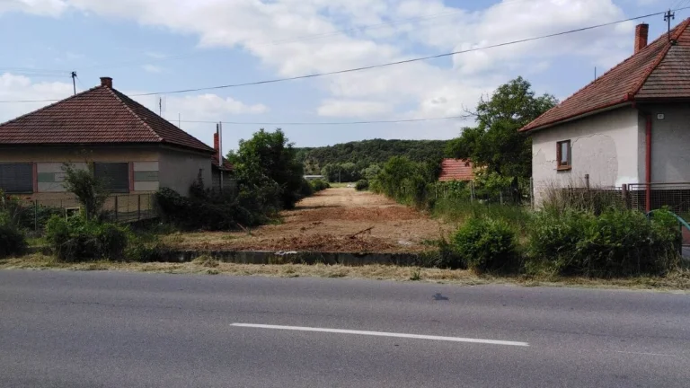 Pozemok o výmere 2039m2 Kozárovce