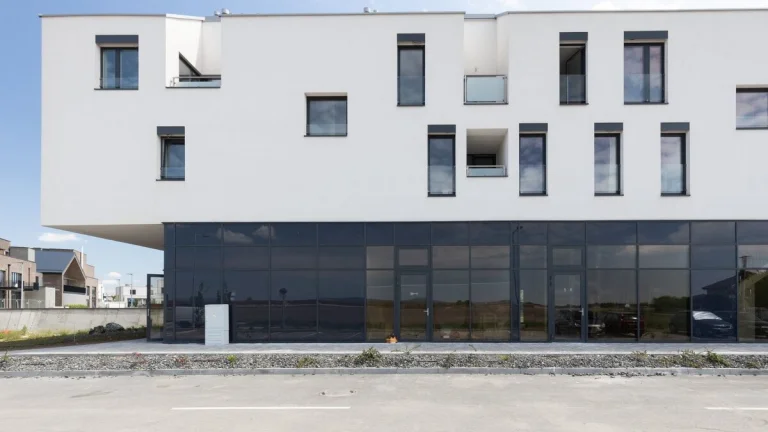 REZERVOVANÝ - MIKELSSEN - Na predaj priestranný 3 izbový byt