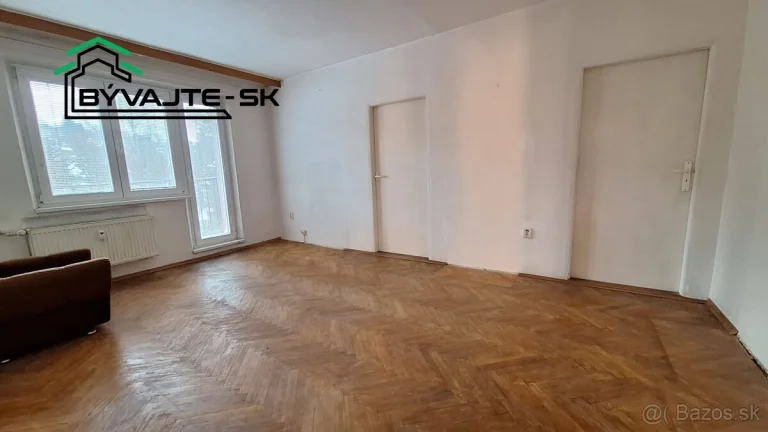 Trojizbový byt v Handlovej, širšie centrum.