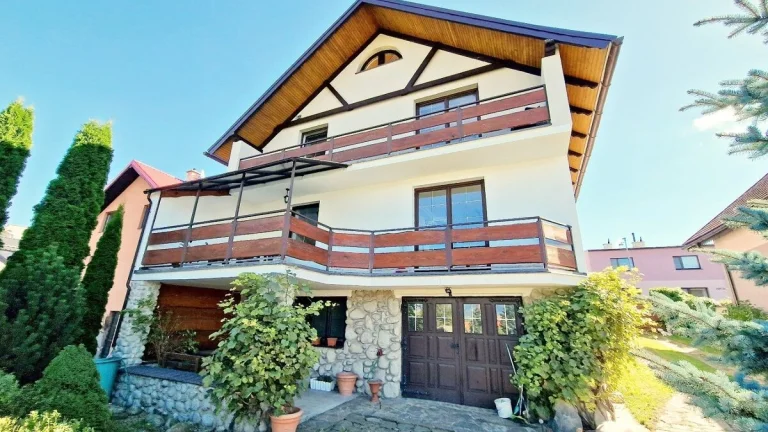 NOVÁ CENA: 7 IZBOVÝ RODINNÝ DOM, POZEMOK 800 m2, HUNCOVCE