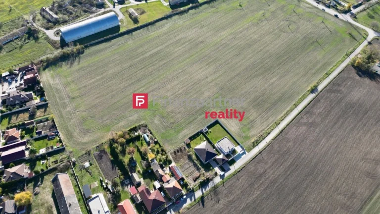 Nehnuteľnosť Holice - Na predaj priemyselný pozemok 40 000 m