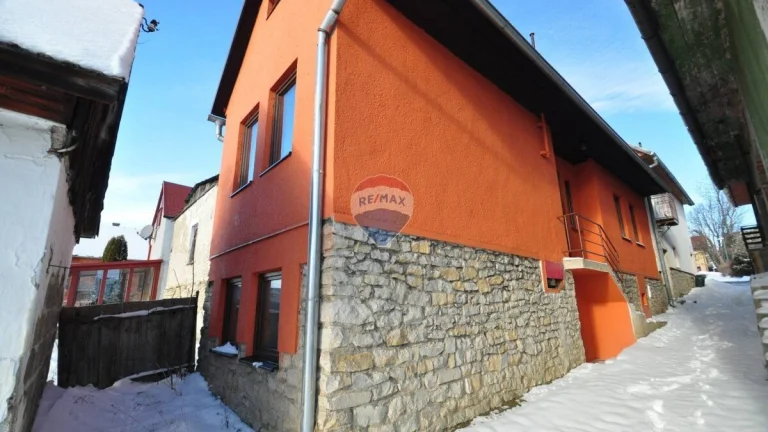 PREDAJ, Rodinný dom, Štrba, pozemok 184 m2 + spoločný dvor p