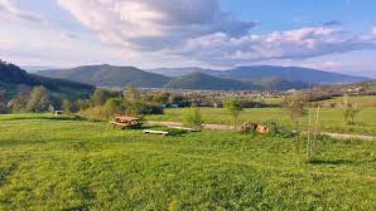 Na predaj niekoľko pozemkov v obci Látky