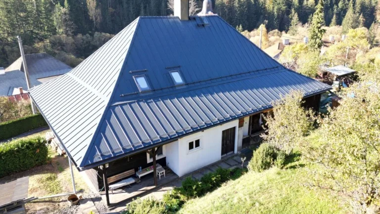 Čarovná, historická drevenica v obci Malužiná