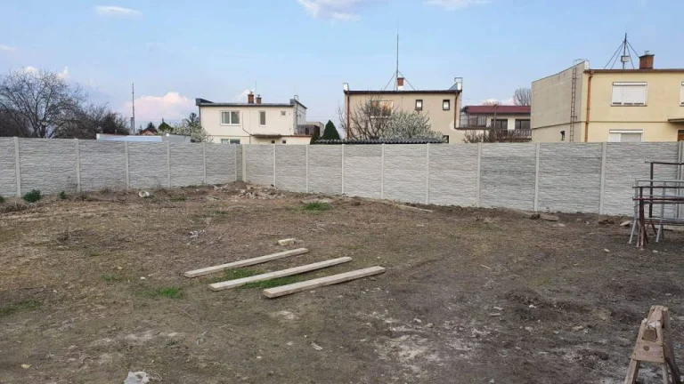 PREDAJ: Stavebný pozemok so stavebným povolením - Komárno