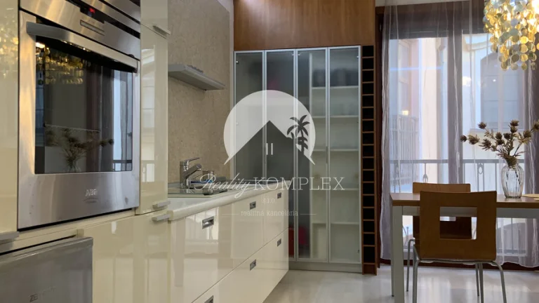 Reality KOMPLEX s.r.o. Vám ponúka na predaj LUXUSNÝ 2 izbový