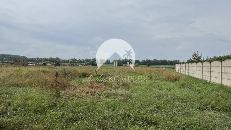 Reality KOMPLEX s.r.o., Vám ponúka na PREDAJ veľký rovinatý 