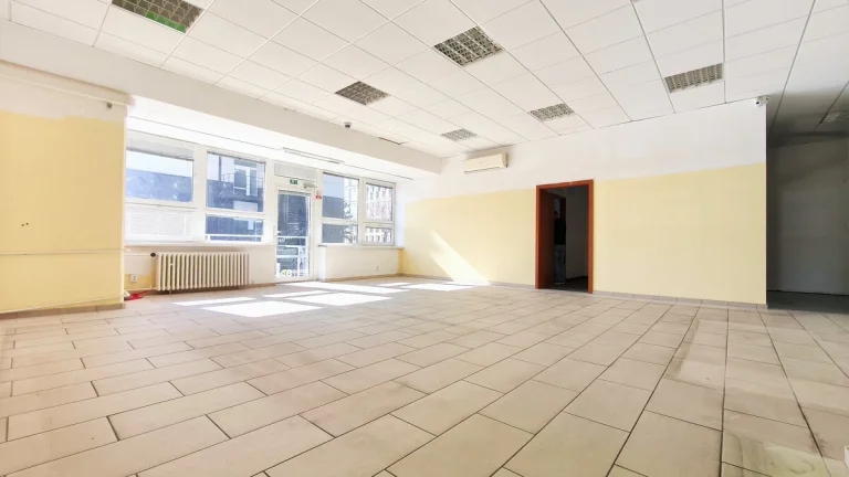 OBCHODNÝ PRIESTOR TRENČIANSKA 164 m2 - prízemie